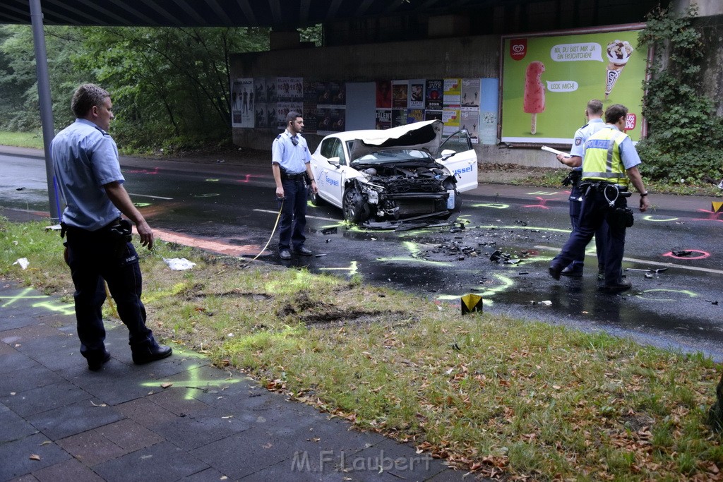 VU Frontal Koeln Hoehenhaus Berlinerstr vor Leuchterstr P60.JPG - Miklos Laubert